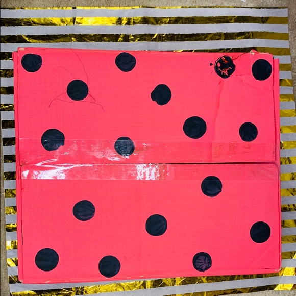 Mystery boxes that contain many Beautiful products